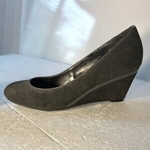 Merona SZ 9.5 Gray leather suede wedge heel pump retro office dressy